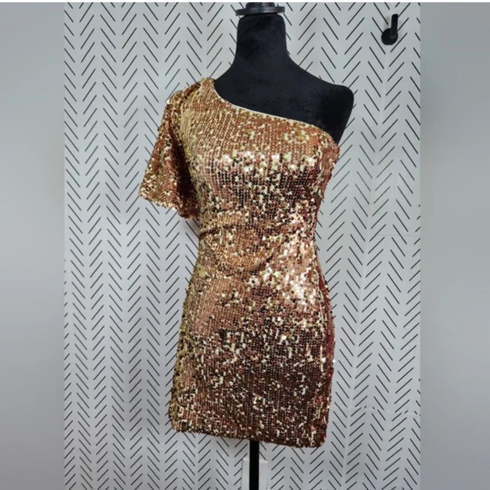 LOVE REIGN JUNIORS DRESS, GOLD SEQUINS, ONE SHOULDER, size large